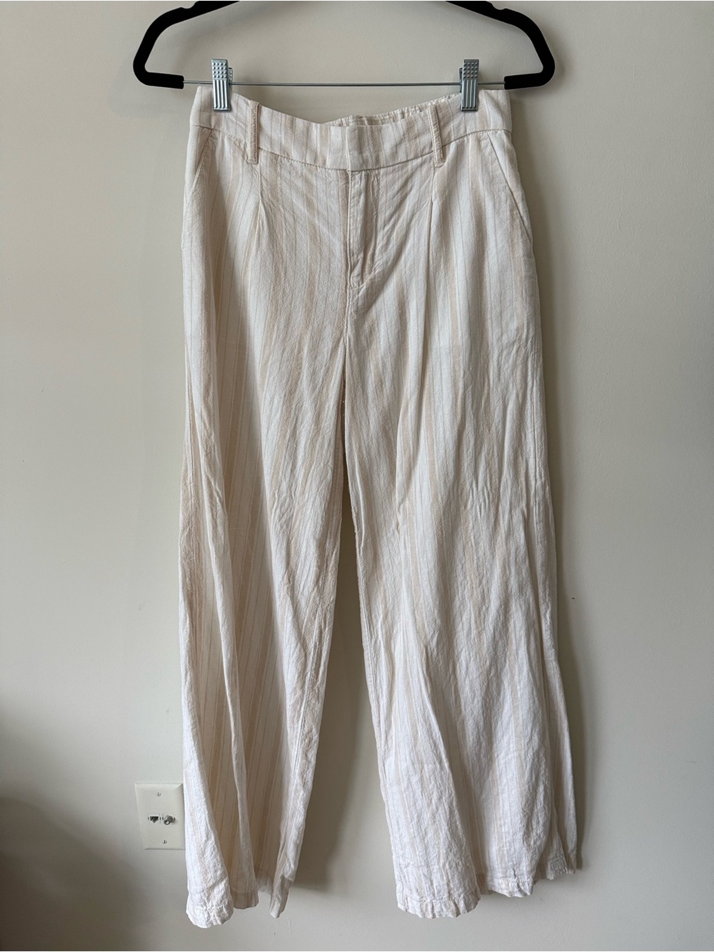 American Eagle Outfitters Cream Wide-Leg Chinos